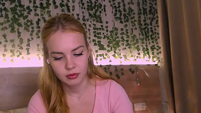 دردشة IvyAngel الجنسية المباشرة