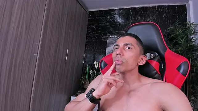 צ'אט XXX בשידור חי של Erik_castle