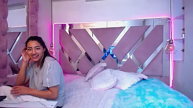 Chat +18 de luisamorety ao vivo