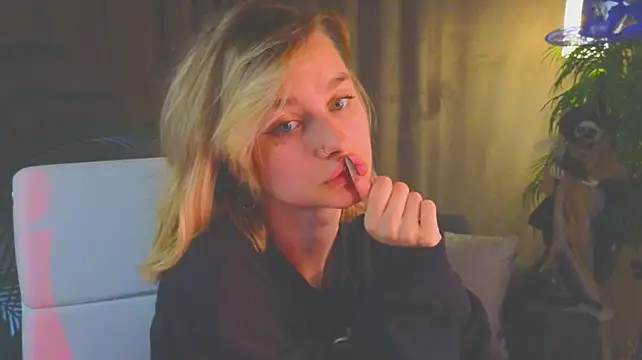 NoraMoreau Chat XXX live