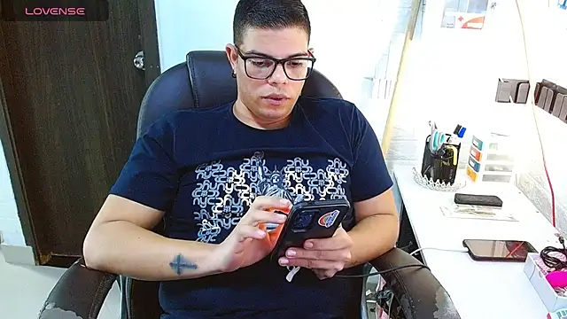 Realjoel01's Live XXX Chat