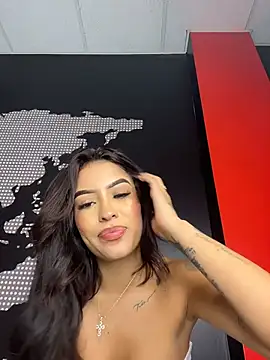 MystiqueXXX live XXX chat