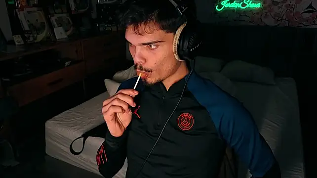 Онлайн чат XXX JordanShow