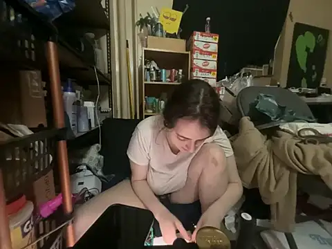 צ'אט XXX בשידור חי של Snowbunnycake_131