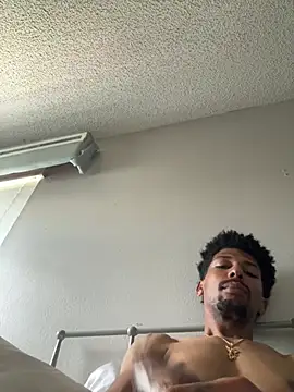 צ'אט XXX בשידור חי של BigPrettyDick777