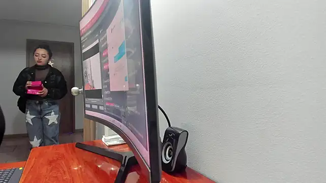 Kiara_and_Pink's Live XXX Chat