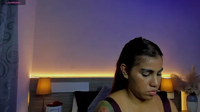 แชท XXX สดของ ZarahFoxx