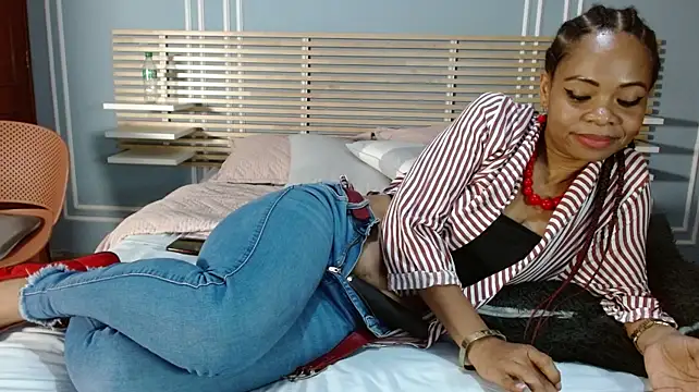 Chat +18 de ChantalGarner ao vivo