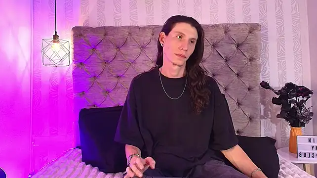 Alexxey_x Adlı Modelin Canlı XXX Sohbeti