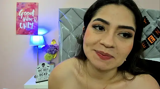 NahomyAdams' Live XXX Chat