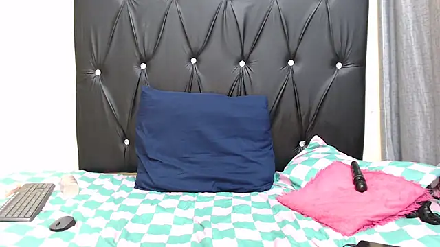 PIXIEBITCHXXX26's Live XXX Chat
