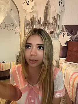 HoneyMollyX's Live XXX Chat