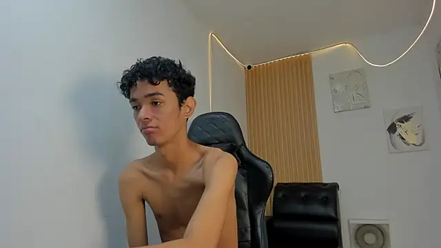Hideaky_boycum live XXX chat