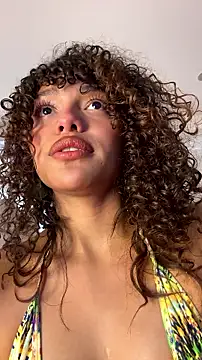 Chat +18 de CurlyLia_ ao vivo