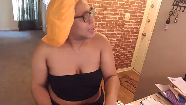 EntitledMistress' Live XXX Chat