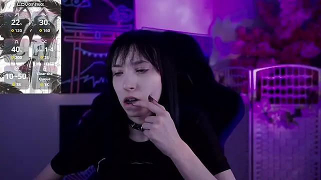 צ'אט XXX בשידור חי של SeraphineSparda