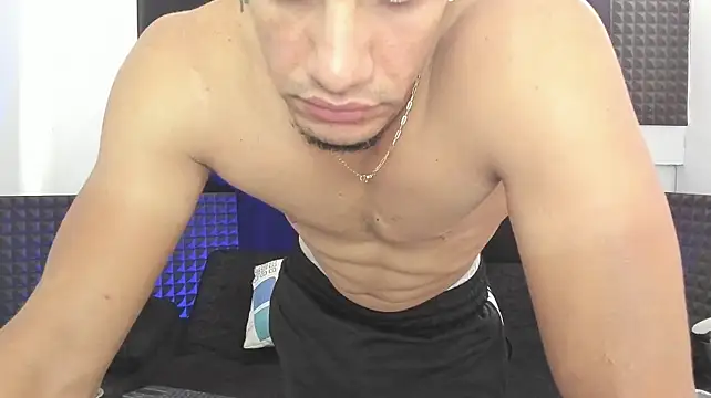 jhonnysnow17 Adlı Modelin Canlı XXX Sohbeti