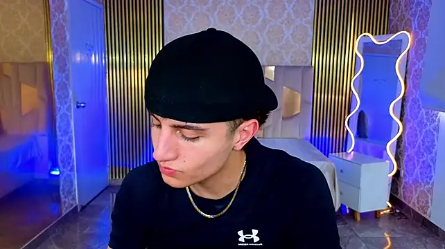 Kyler_tay Chat XXX live