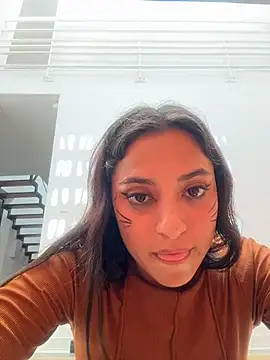 Czat XXX na żywo – MeggyMae_