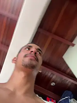 צ'אט XXX בשידור חי של ikaro21