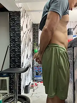 Paul22cm- Chat XXX in diretta