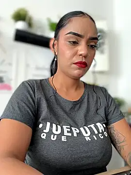 Sara-77's Live XXX Chat