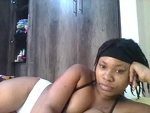Juicyy_afriq লাইভ XXX চ্যাট
