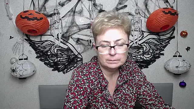 EmiliaGree Adlı Modelin Canlı XXX Sohbeti