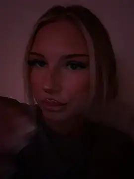 blondeeee: онлайн-секс-чат