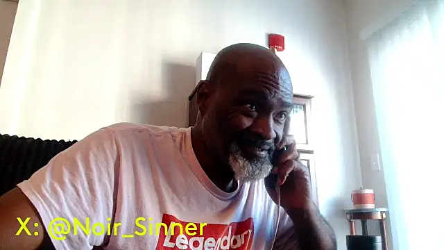 XXX chat uživo modela sinnernoir