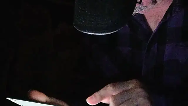แชท XXX สดของ cumloverboyxx69