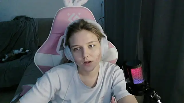 HelenMo0n Chat XXX in diretta