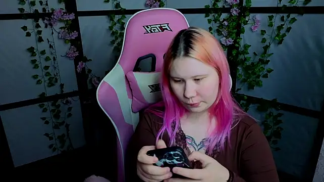 Chat +18 de kitsune_little ao vivo