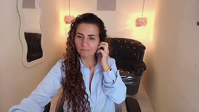 Chat +18 de angelbluemilf ao vivo
