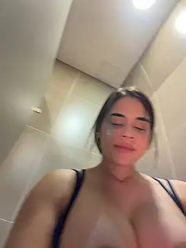 Chat +18 de BellaLeclair_ ao vivo
