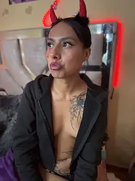 eiimy-fire's Live XXX Chat