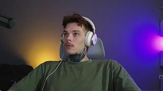 DENIS_HERE live XXX chat
