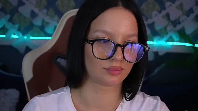 MissSonyaShy Chat XXX in diretta