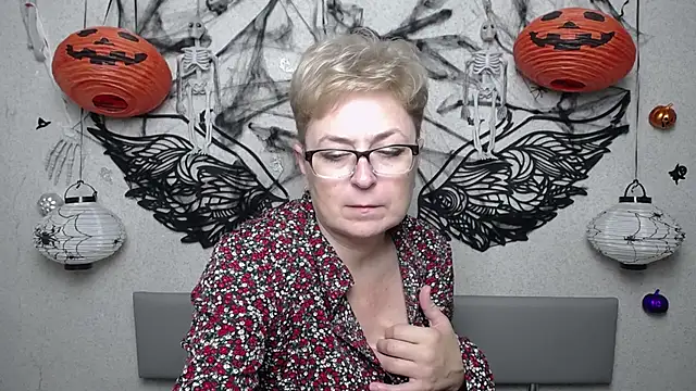 EmiliaGree live XXX chat