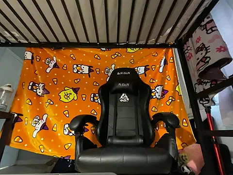 XXX chat uživo modela c00k13kat