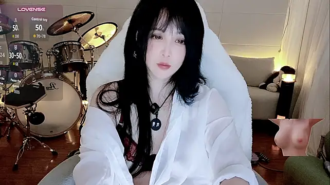 Evangelin-e Chat XXX live