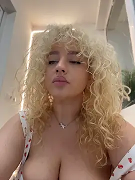 Chat XXX en directo de CurlyDaisy