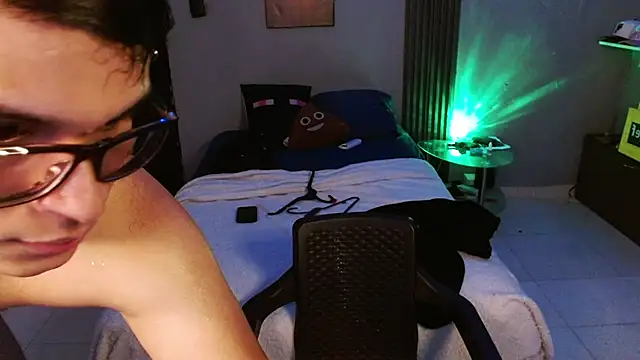 Mr_yisuzz live XXX chat