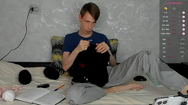 ERICK__DEEN Adlı Modelin Canlı XXX Sohbeti