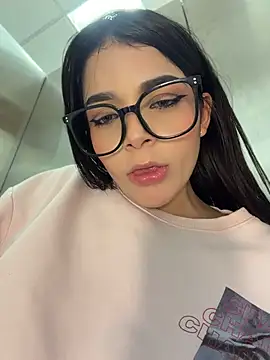 Chatroom XXX en direct de ArieliciousXXX