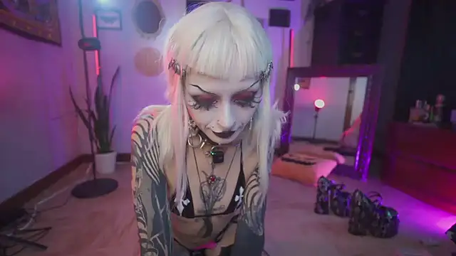insania_9999_'s Live XXX Chat