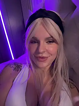 Chat +18 de RubyLunaa ao vivo
