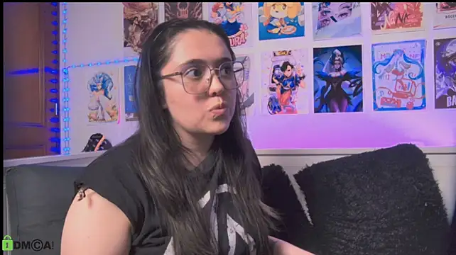 Chatroom XXX en direct de snowblack_