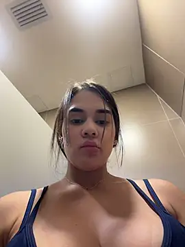 Chat +18 de BellaLeclair_ ao vivo
