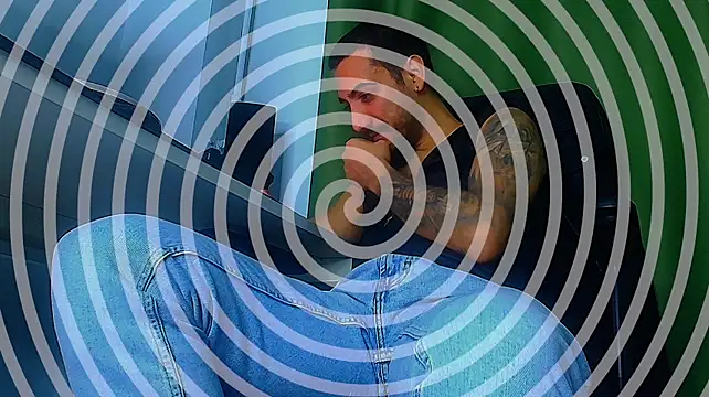 ArroganceKING: διαδικτυακό σόου στην κάμερα